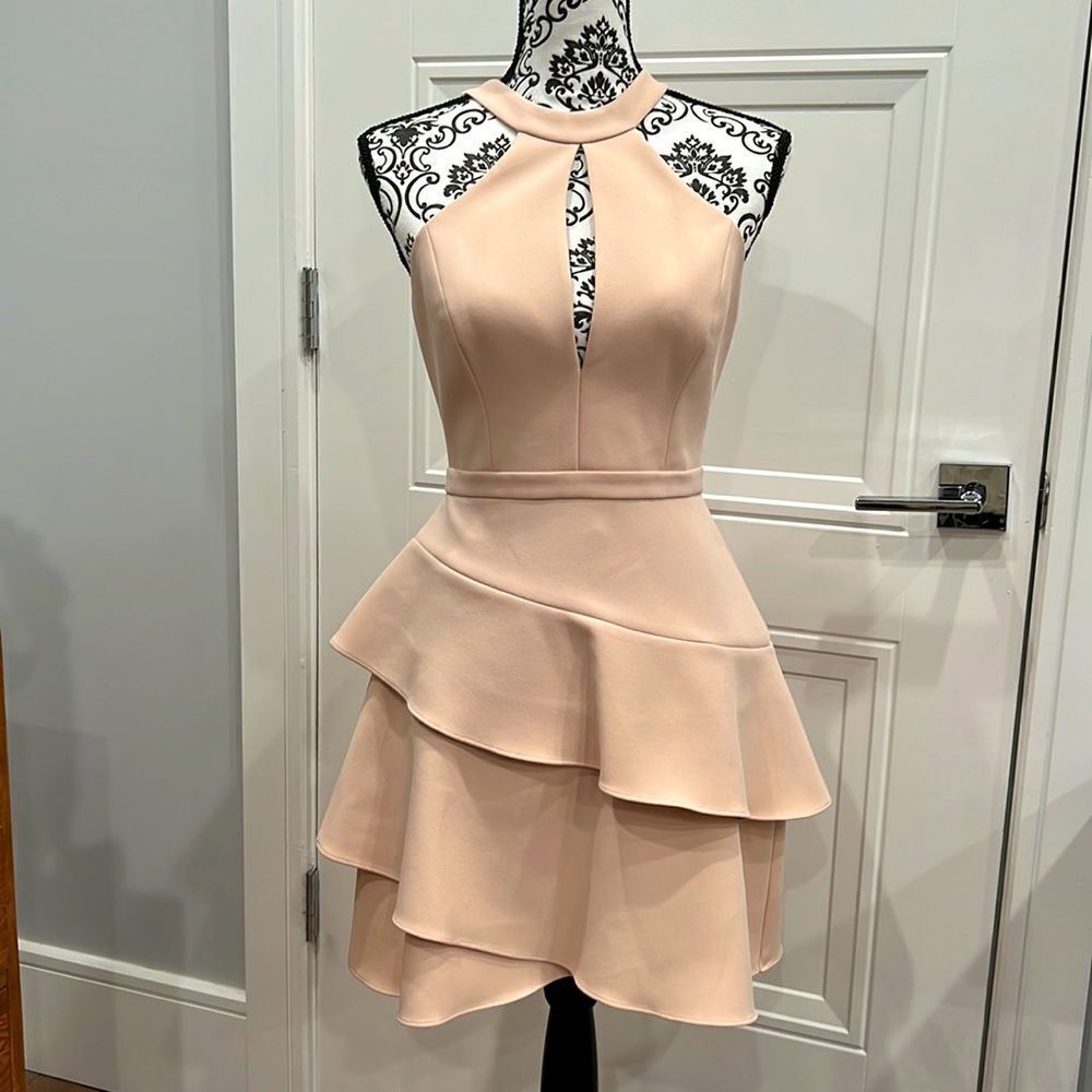 BCBGMaxazria Blush Pink Key Hole Tiered Mini Dress Size 8 NWOT